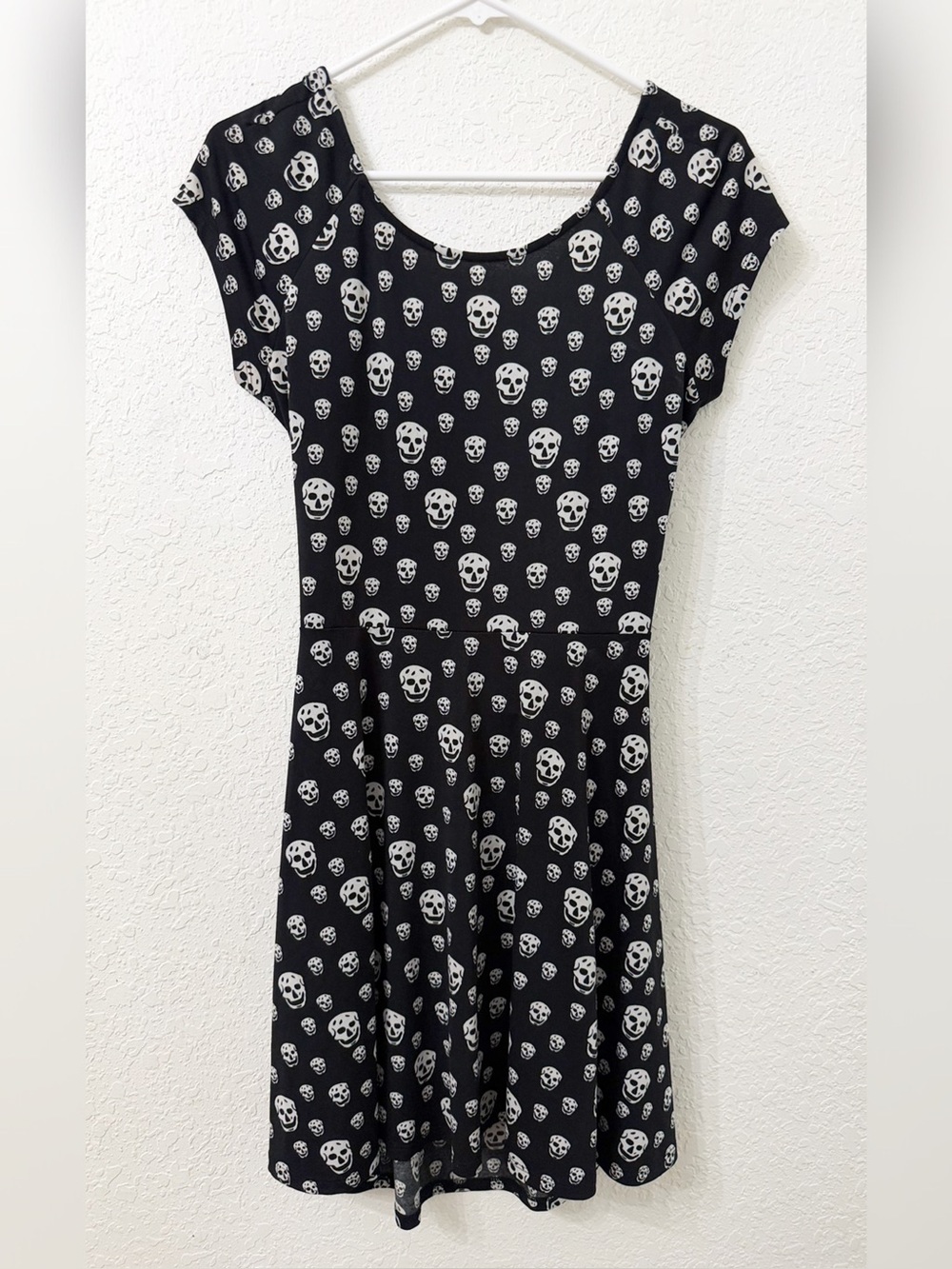 Modcloth Sunny Girl Allover Skulls Print Skater Dress - M